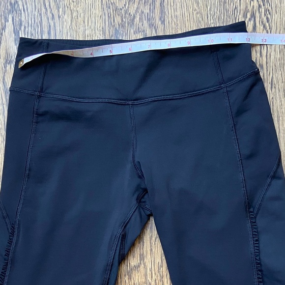 Lululemon Black Crops - Picture 7 of 9
